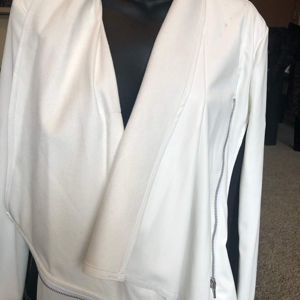 Woman’s jacket - Picture 7 of 12